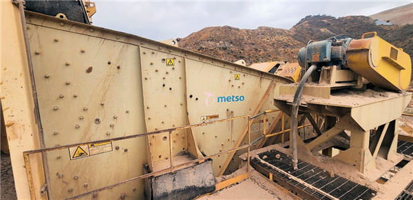 Used Metso 8' X 24' (2.4m X 7.3m) Model Mf2473-2 Double Deck Banana Screen)